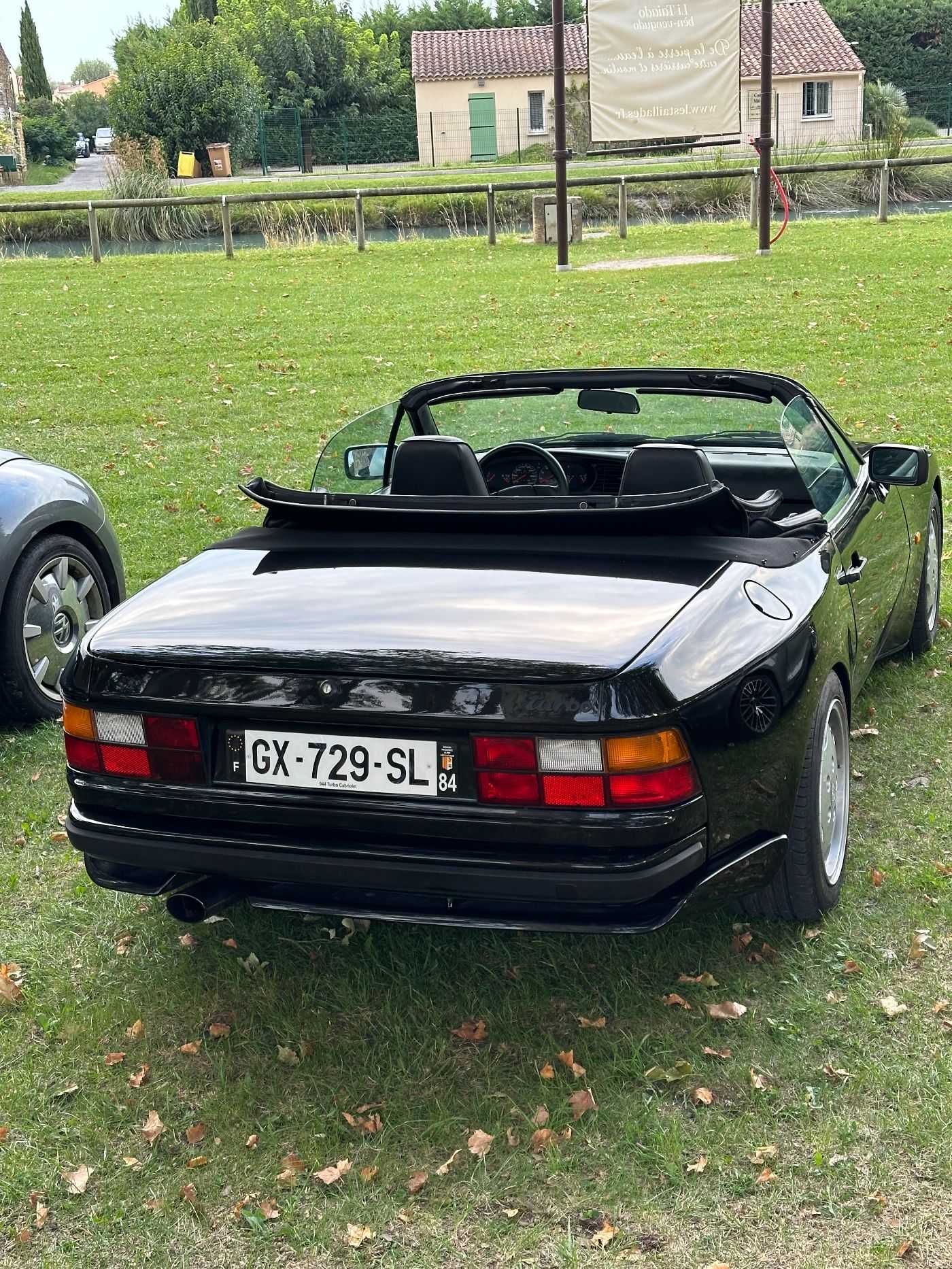 Porsche 944