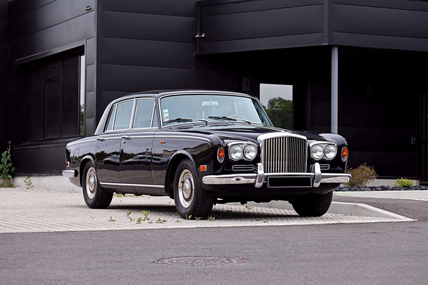 Bentley Saloon