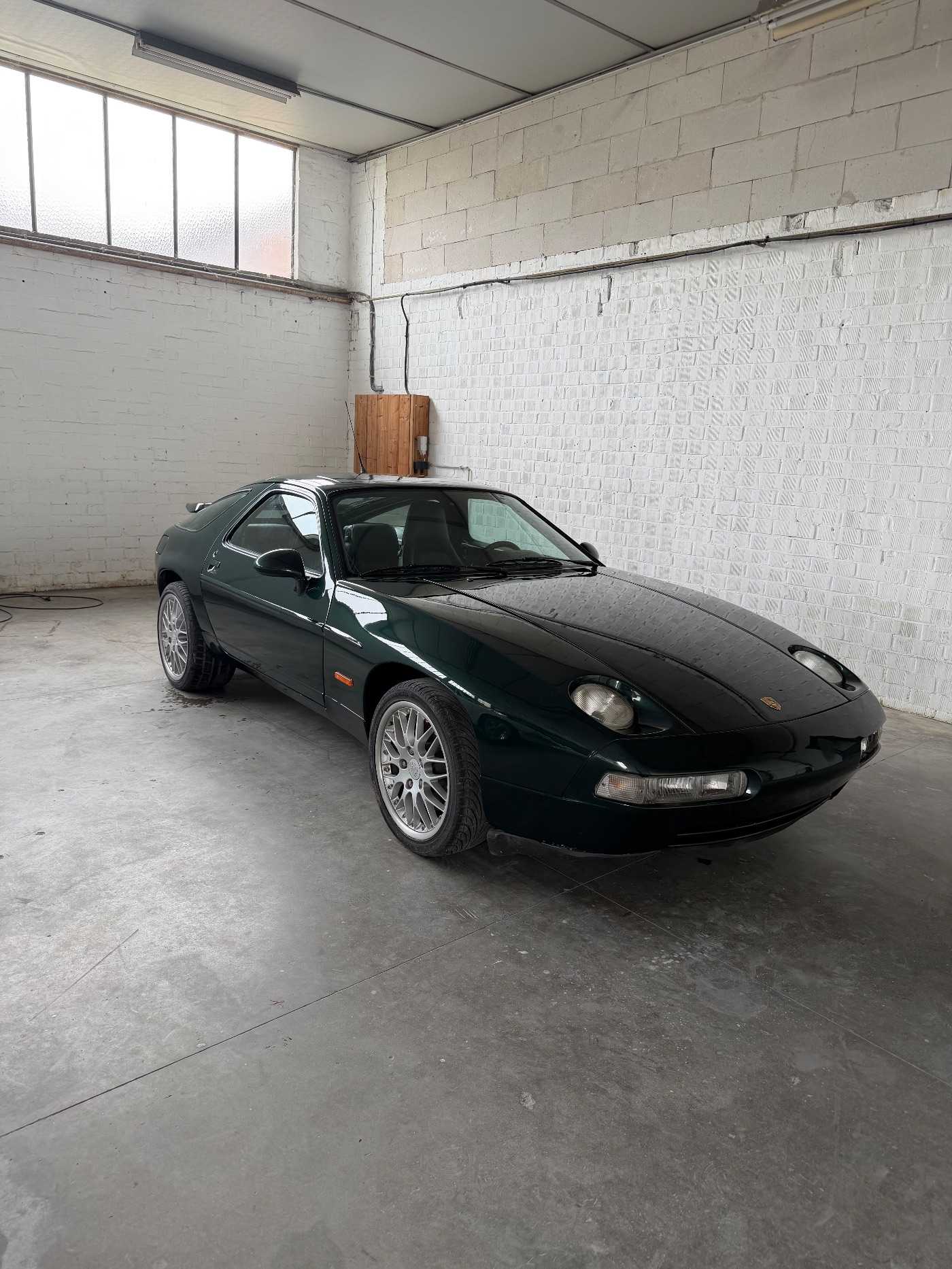 Porsche 928