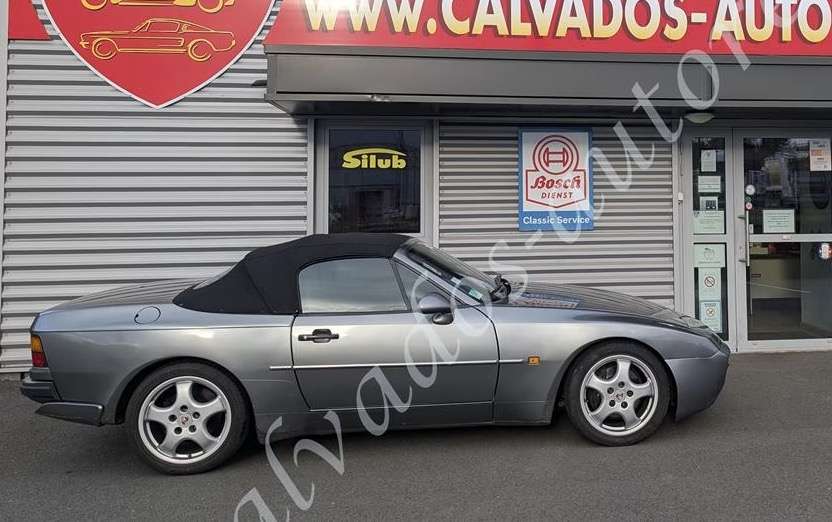 Porsche 944
