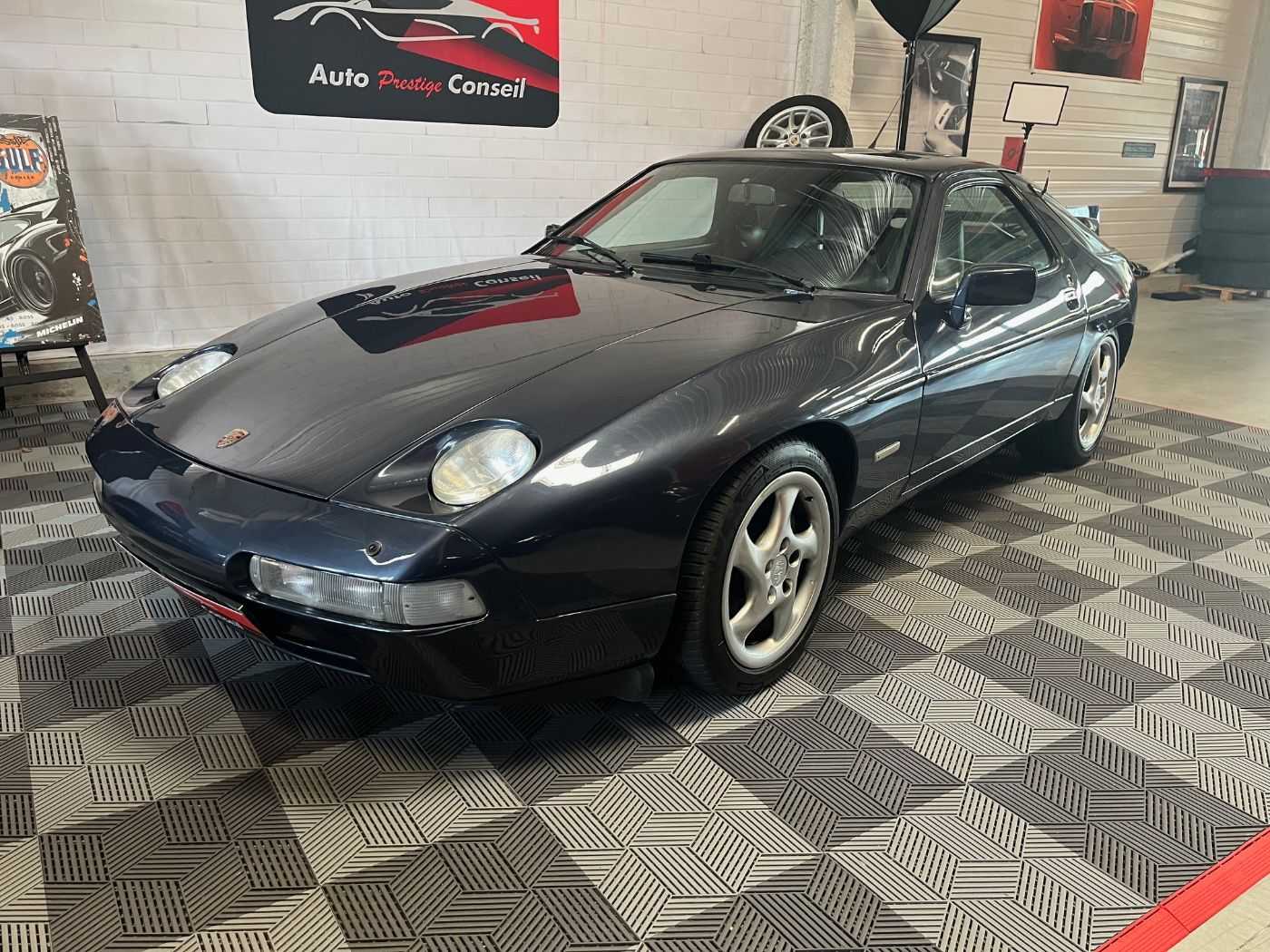 Porsche 928