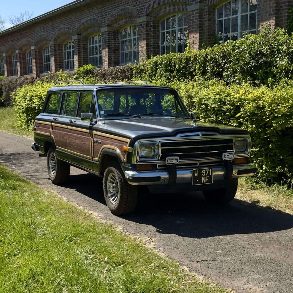 Jeep Grand Wagoneer