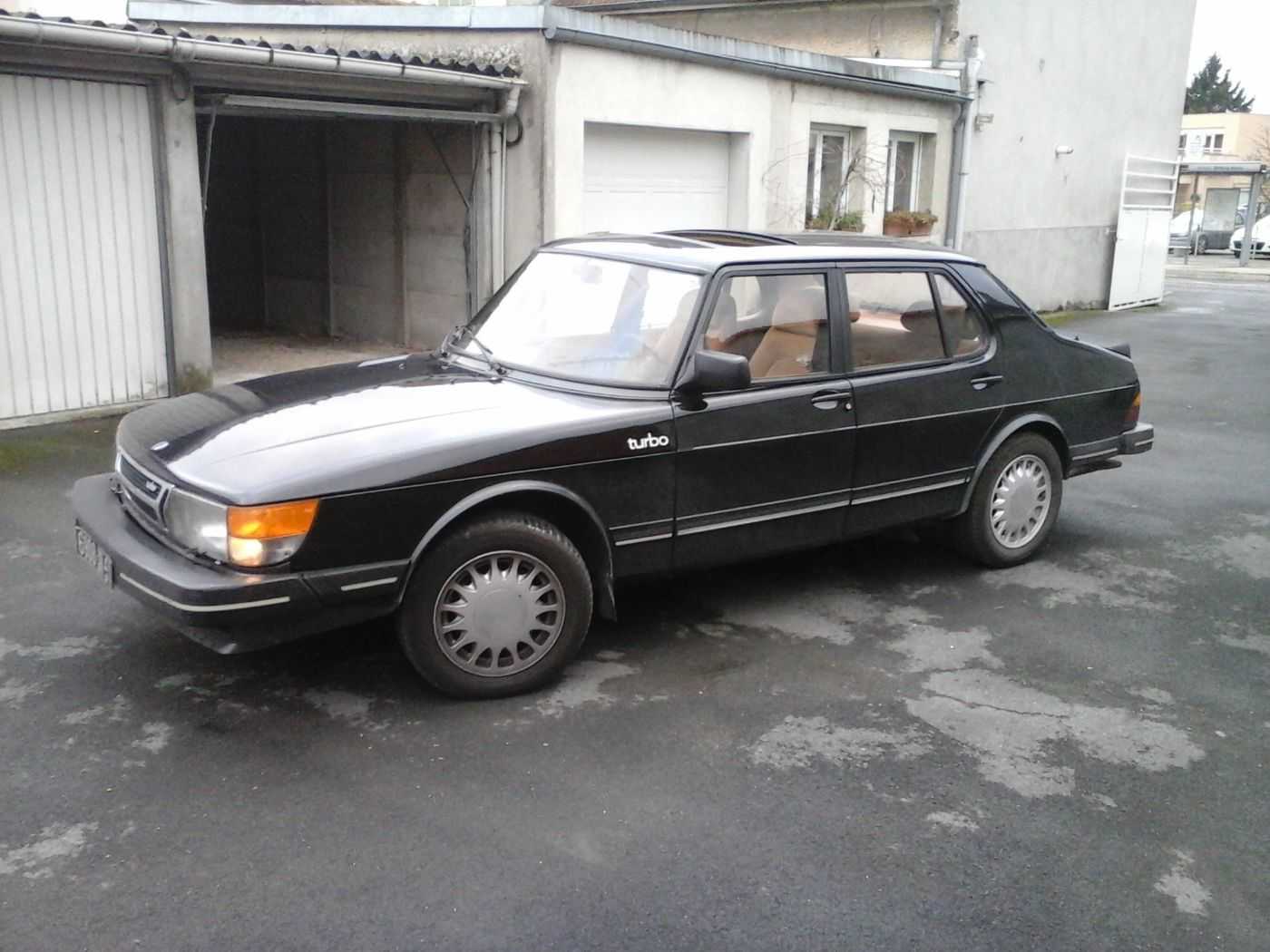 Saab 900