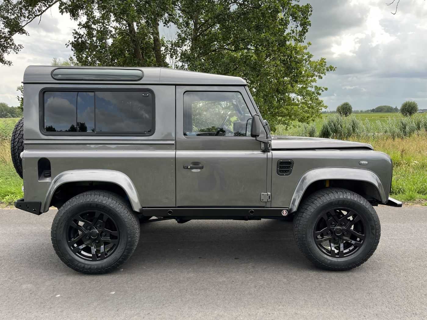 LandRover Defender