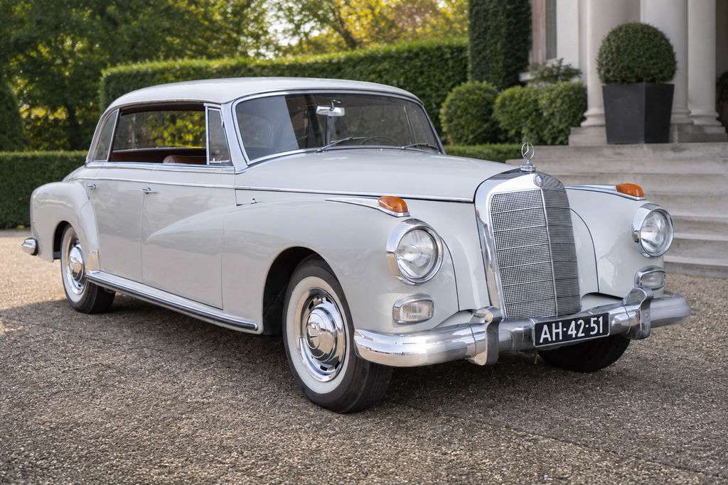 Mercedes-Benz 300