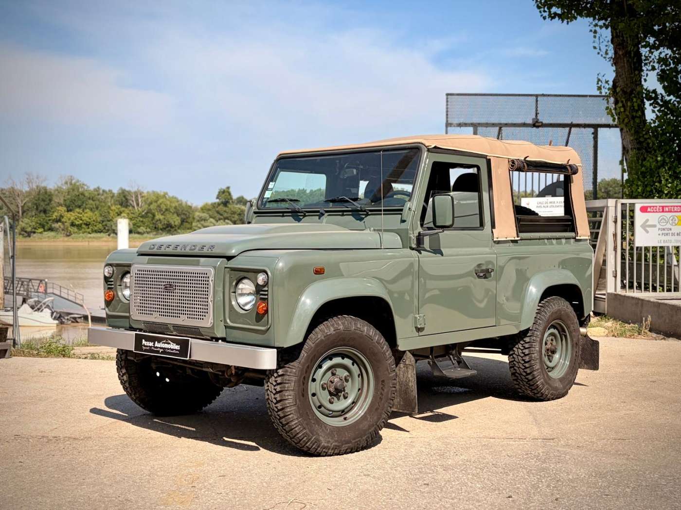 LandRover Defender