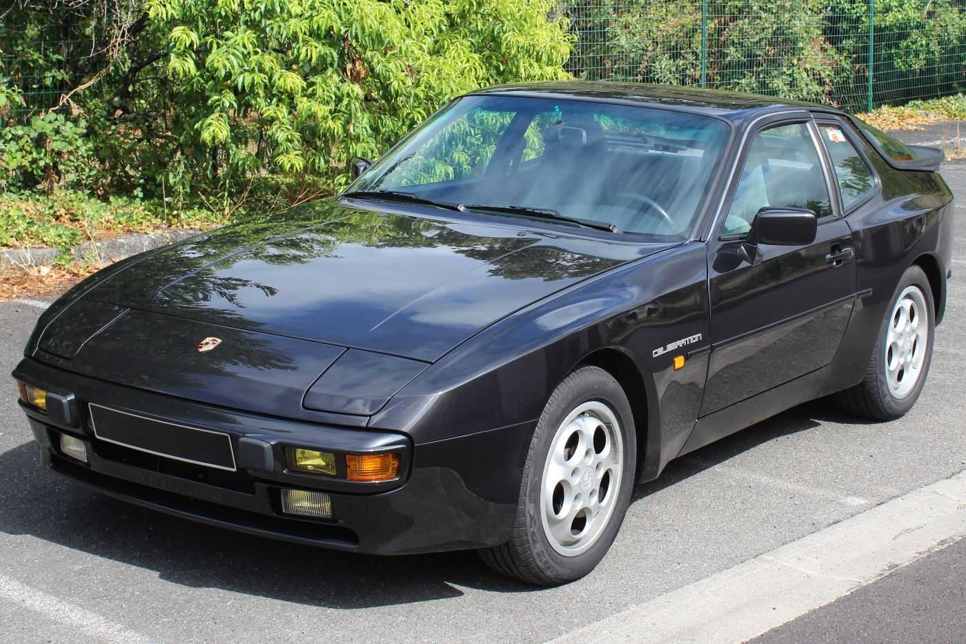 Porsche 944
