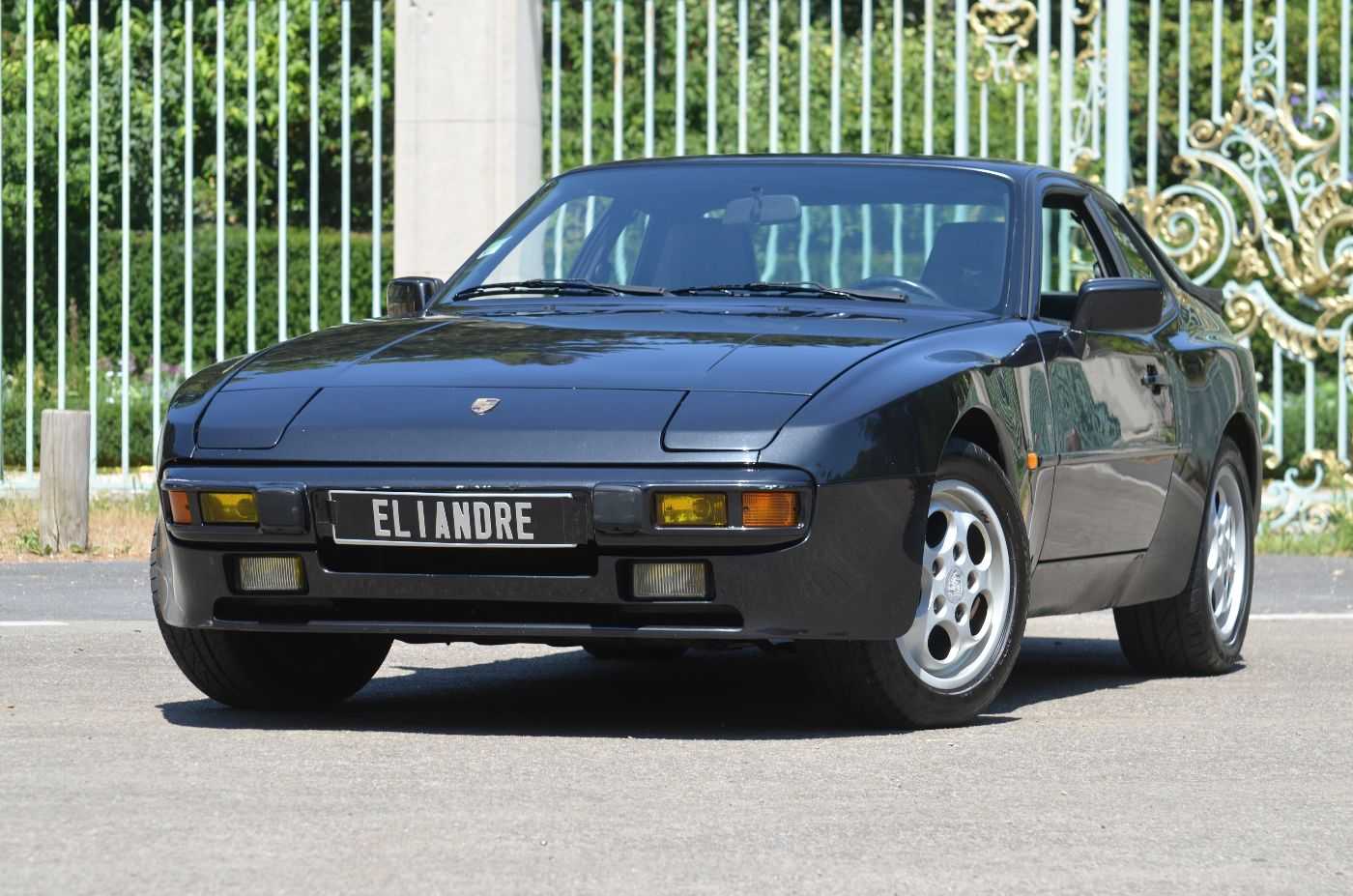 Porsche 944