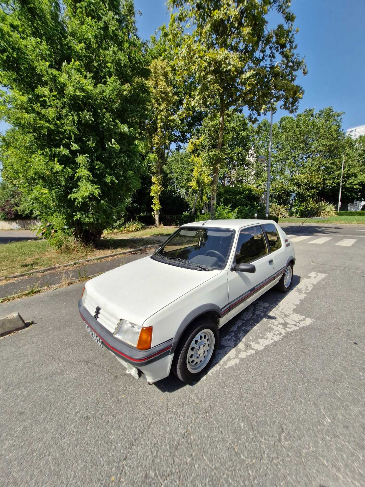 Peugeot 205
