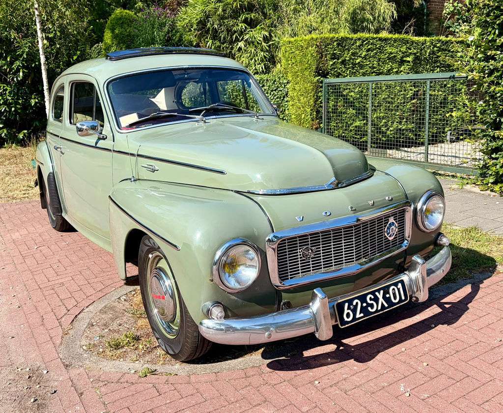 Volvo PV 544