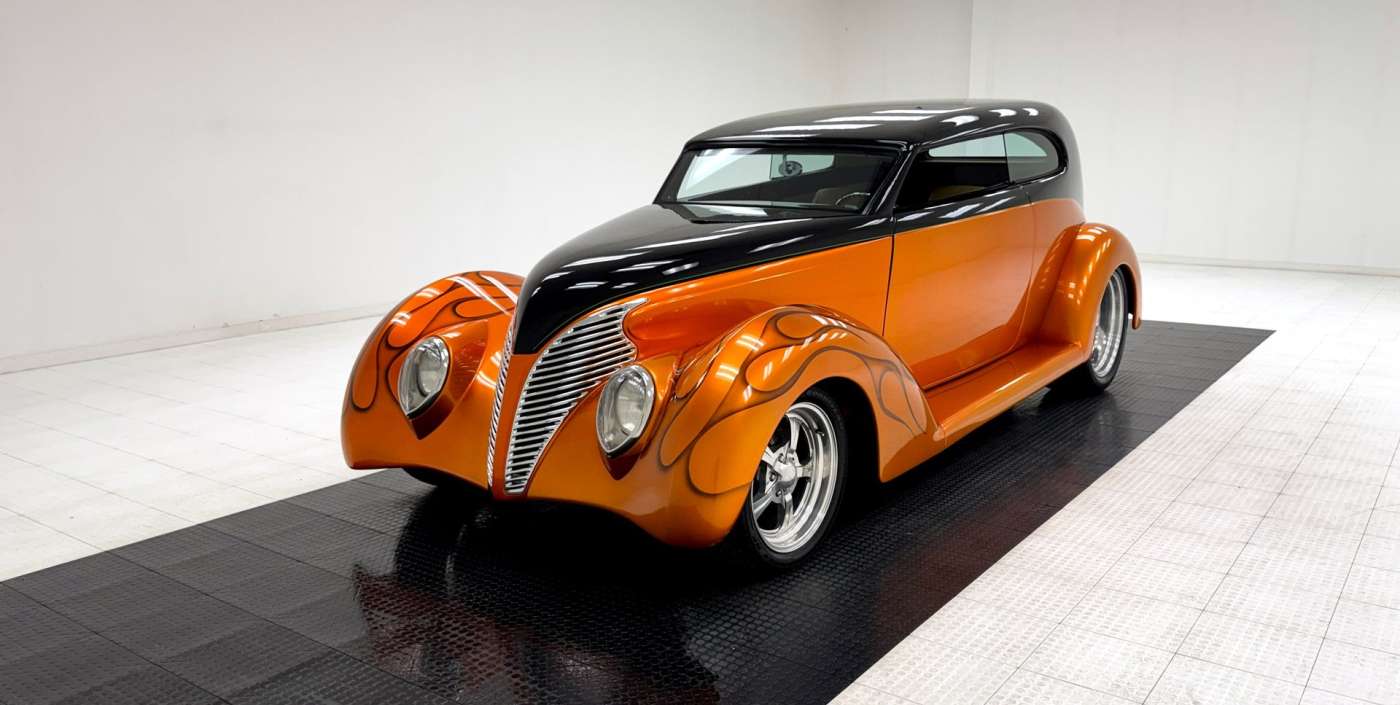 Ford Deluxe
