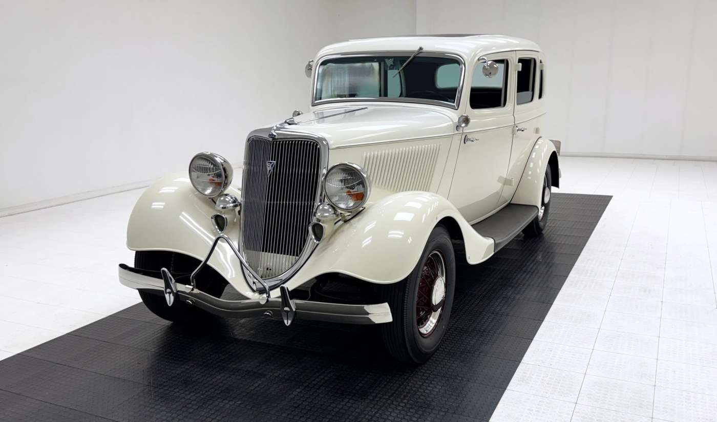 Ford Deluxe