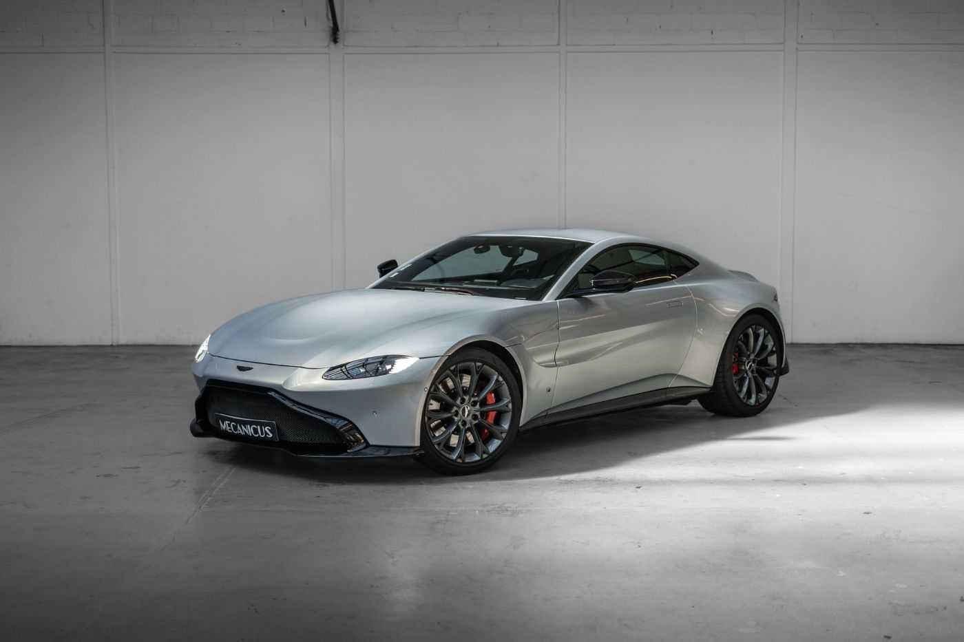 Aston Martin V8