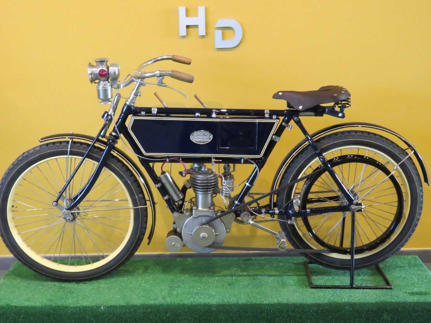Moto J.Quentine