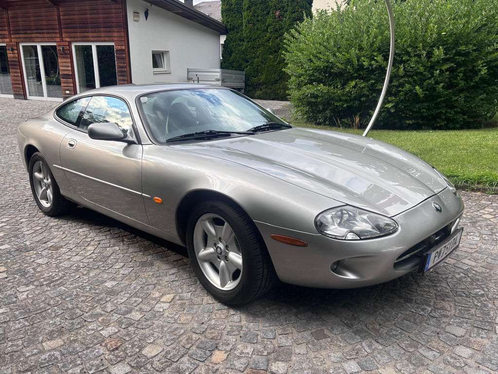 Jaguar XK8