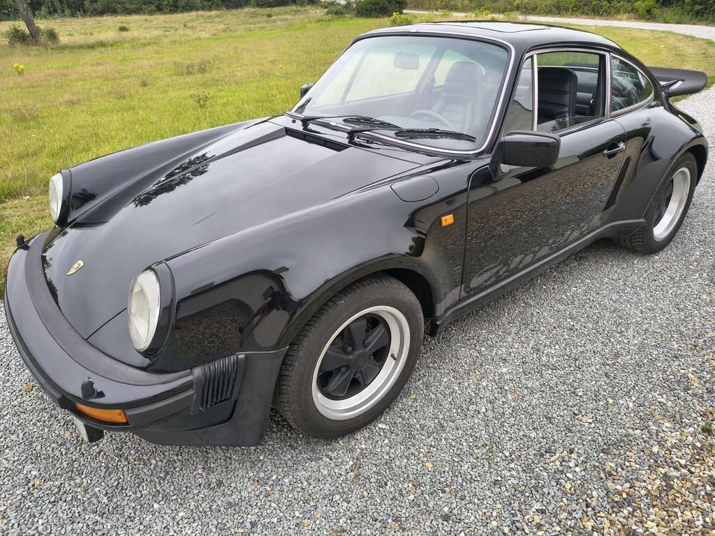 Porsche 930