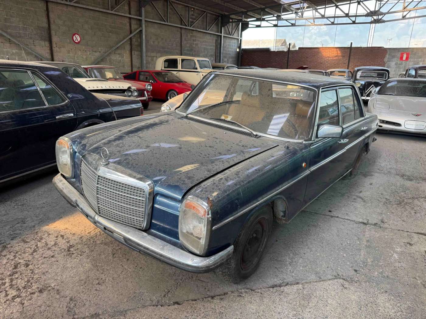 Mercedes-Benz 220