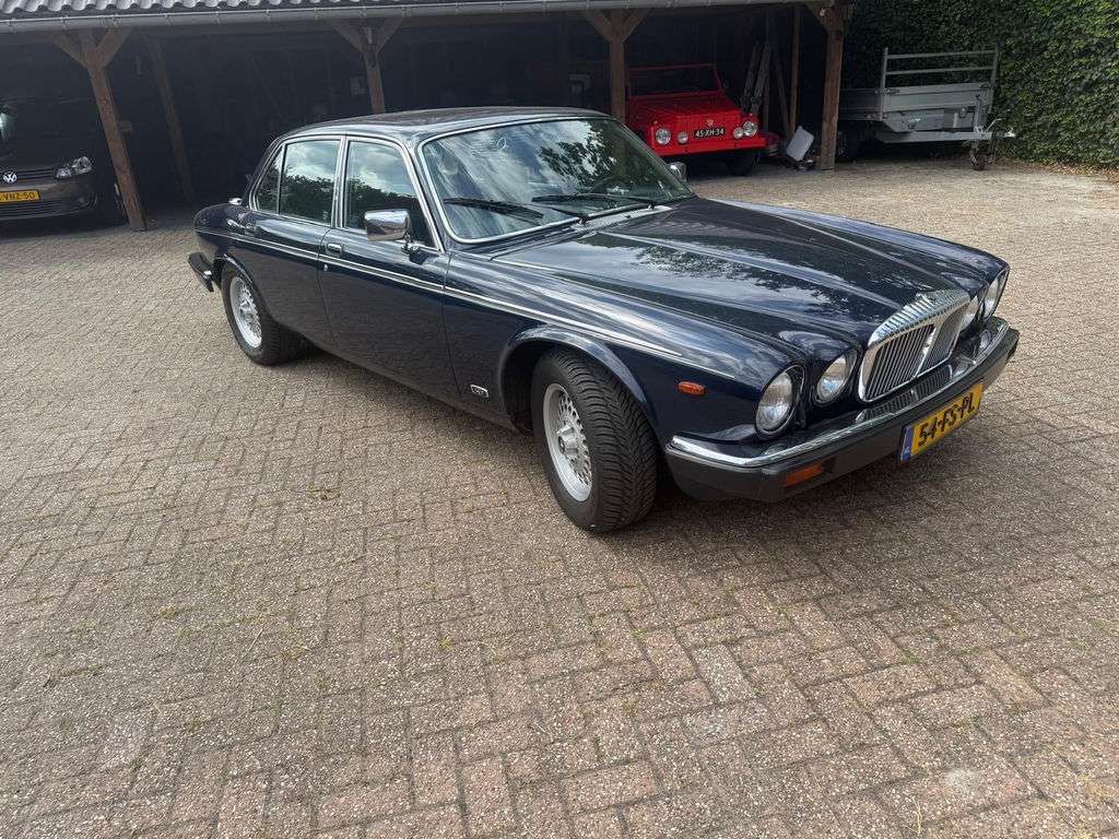 Daimler Double Six