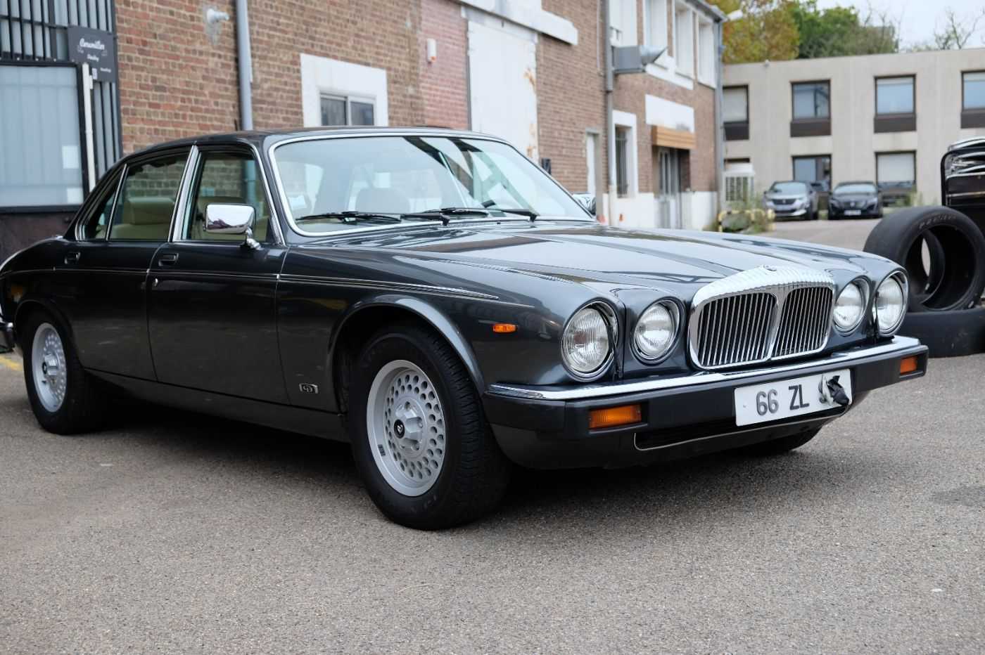 Daimler Double Six