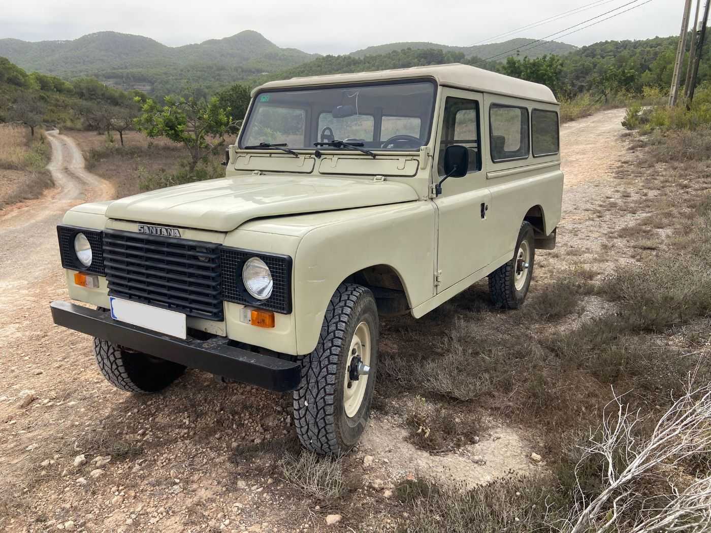 LandRover Santana