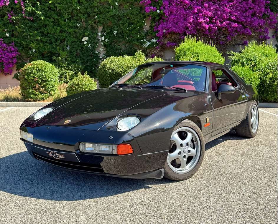 Porsche 928