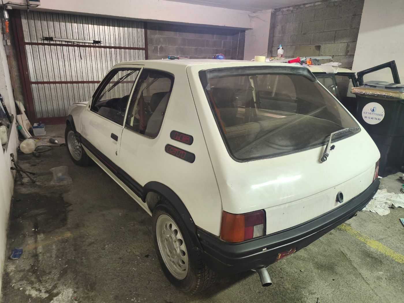 Peugeot 205