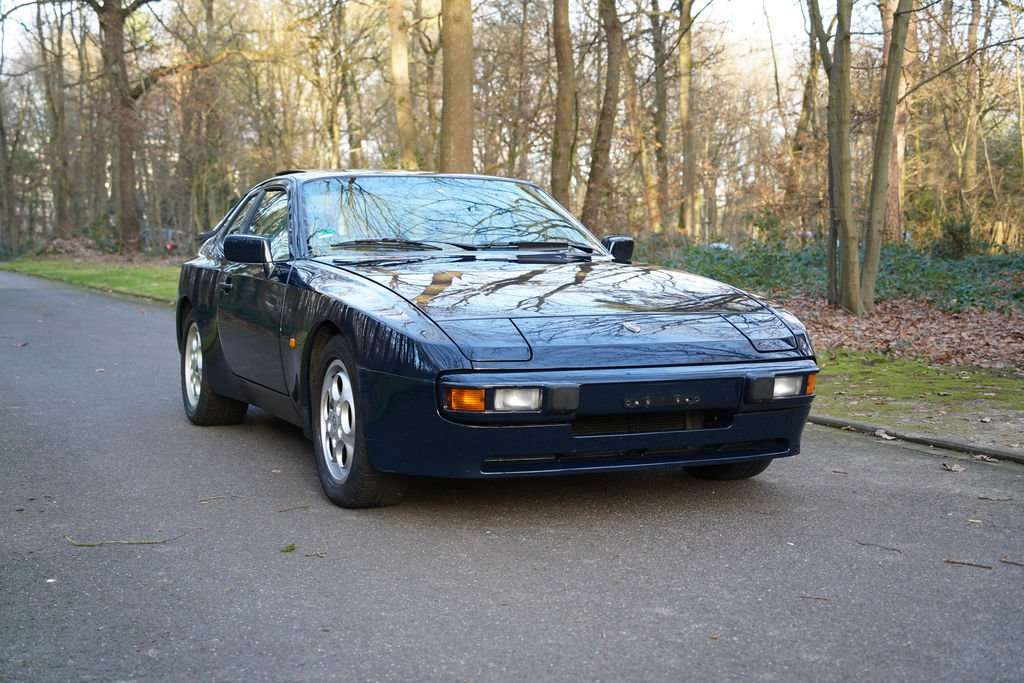 Porsche 944