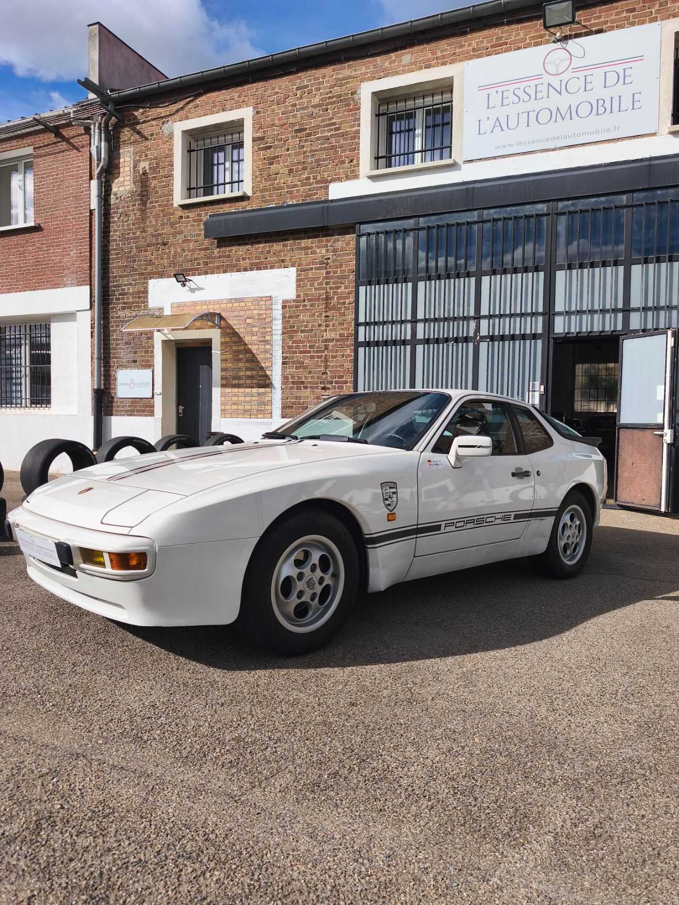 Porsche 944