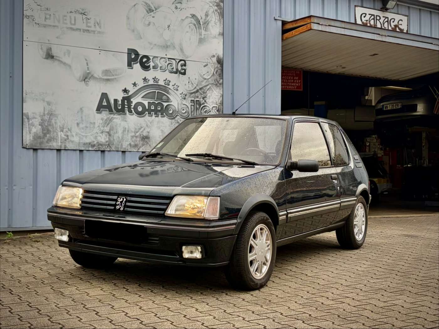 Peugeot 205