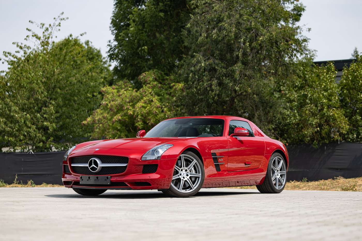 Mercedes-Benz SLS