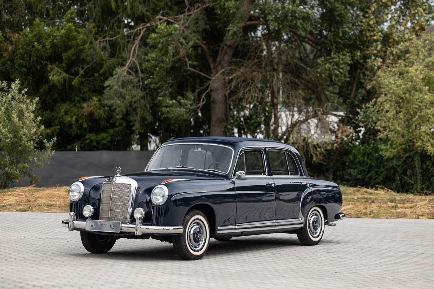 Mercedes-Benz 200
