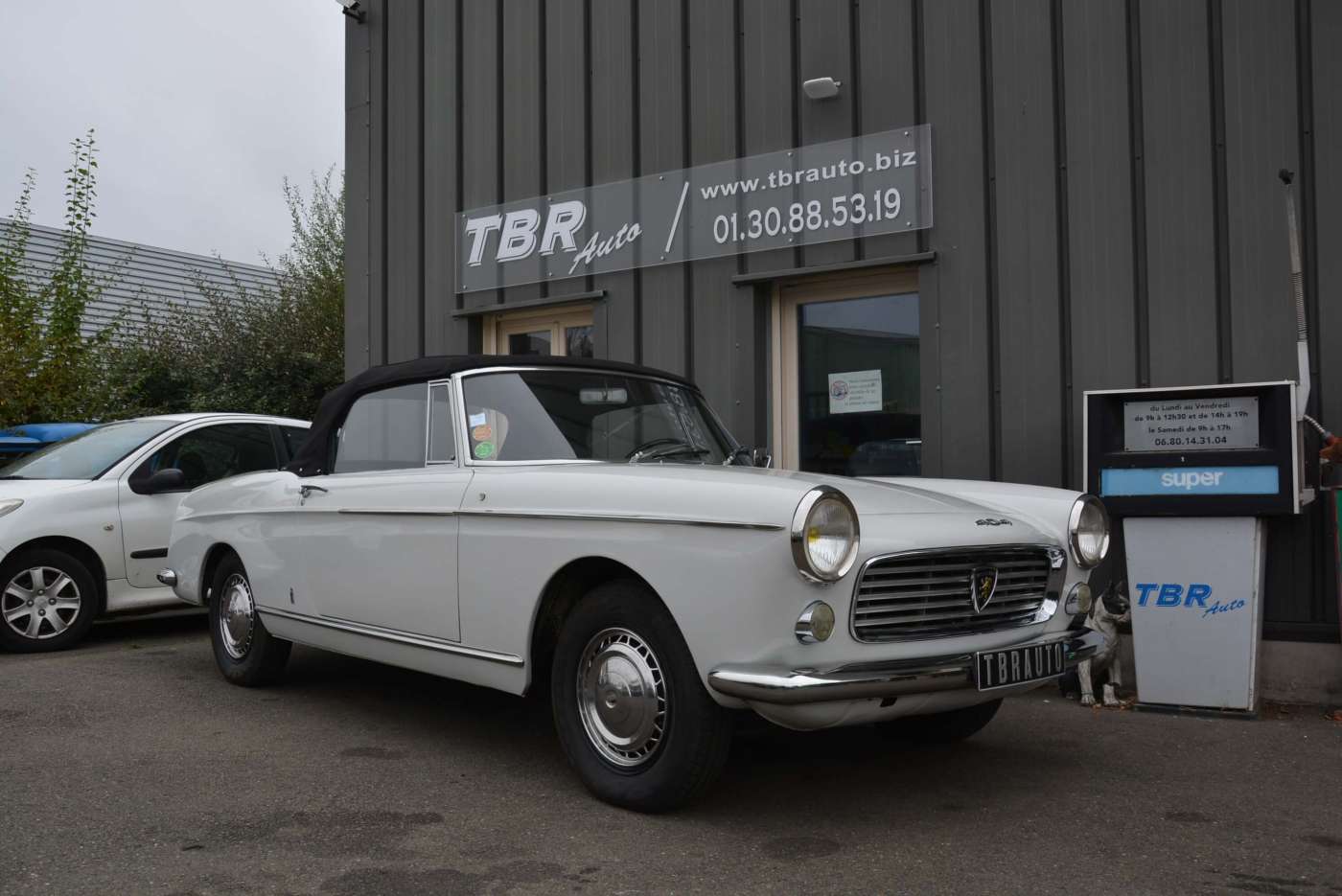 Peugeot 404