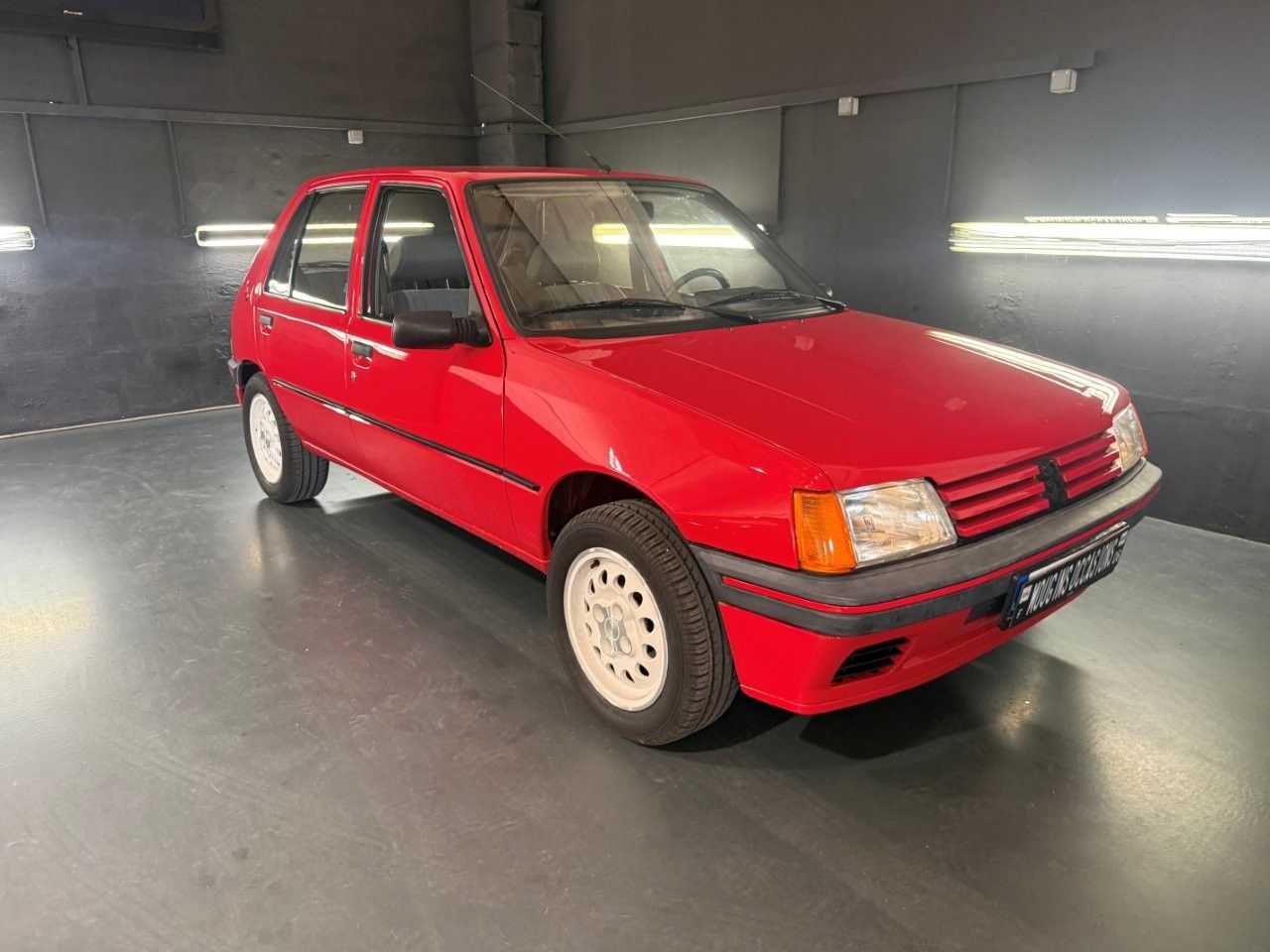 Peugeot 205