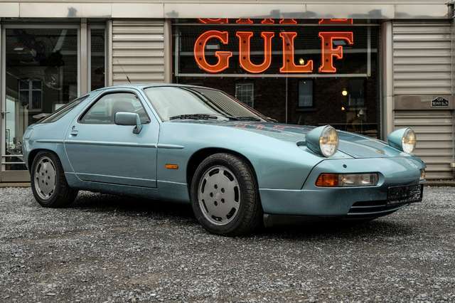Porsche 928