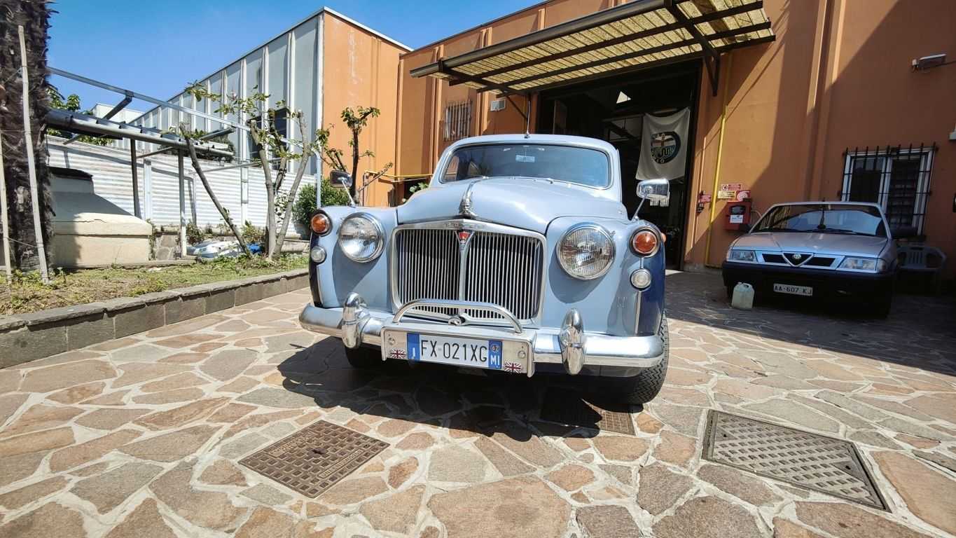 Rover P 100