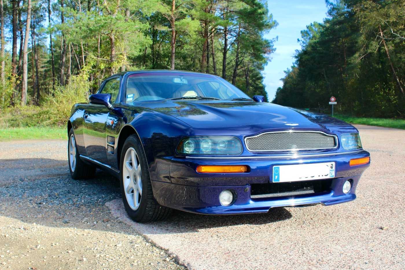 Aston Martin V8