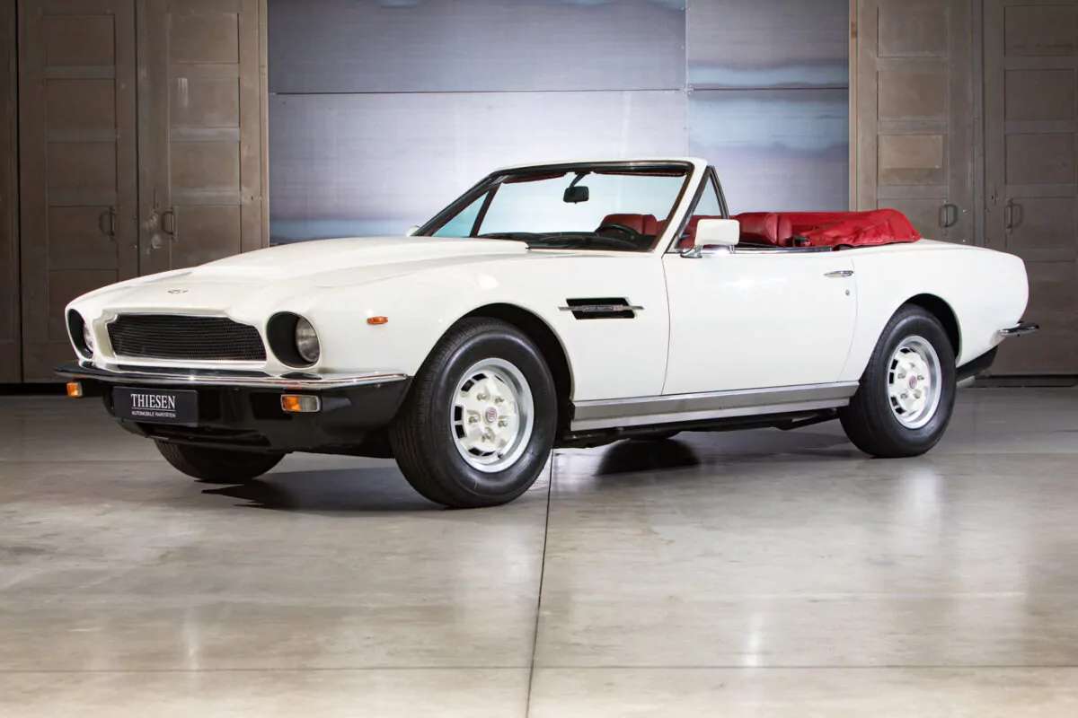 Aston Martin V8