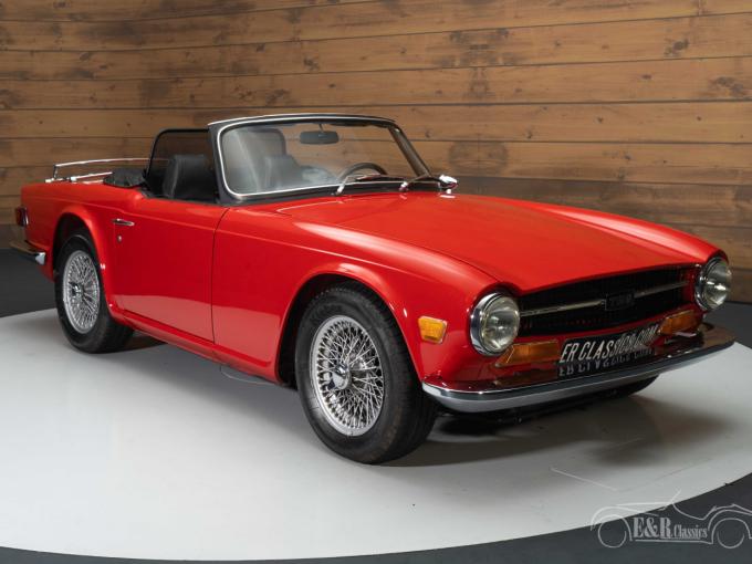 Triumph TR6 avec toit rigide de 1971