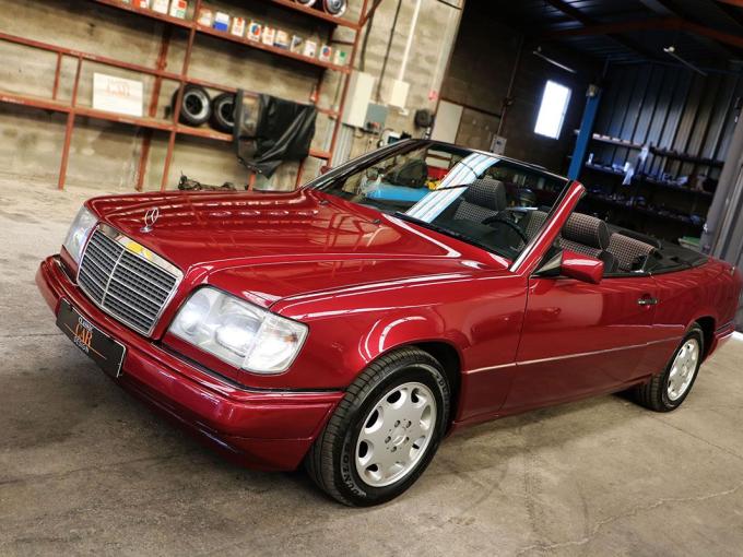 Mercedes-Benz E 220 cabriolet de 1993