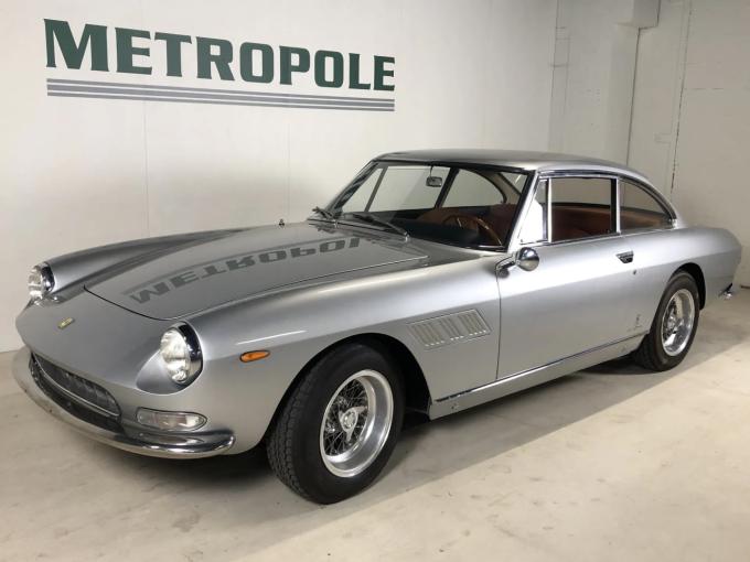 Ferrari 330 GT 2+2 de 1965