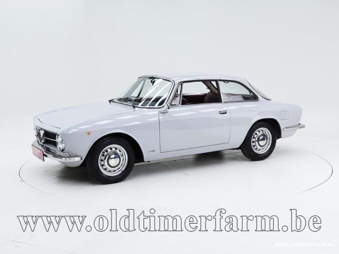 Alfa Roméo Giulia GT 1300 Junior '71 CH3377 de 1971