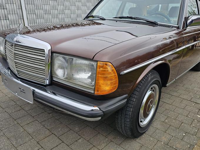 Mercedes-Benz 240 D  de 1984