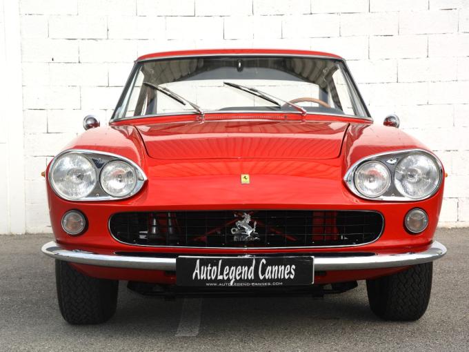 Ferrari 330 GT 2+2 de 1964