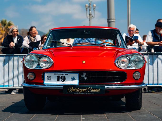 Ferrari 330 GT 2+2 de 1964