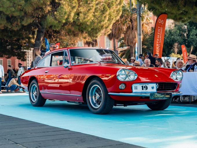Ferrari 330 GT 2+2 de 1964