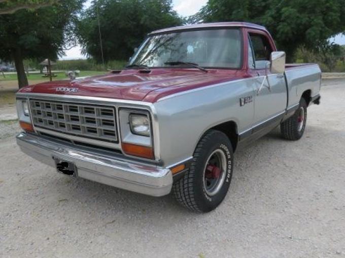 Dodge Pick-up Ram charger  de 1985