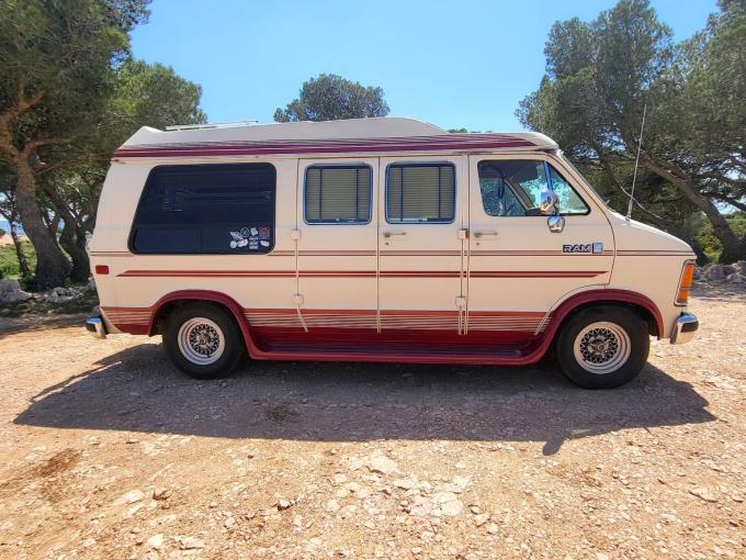 Dodge Van RAM B250 Deluxe de 1986