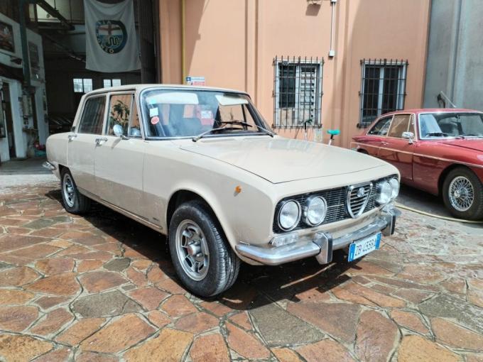 Alfa Roméo Giulia 2000 berline de 1973