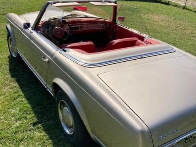 Mercedes-Benz SL 230 SL Pagode W113 de 1965