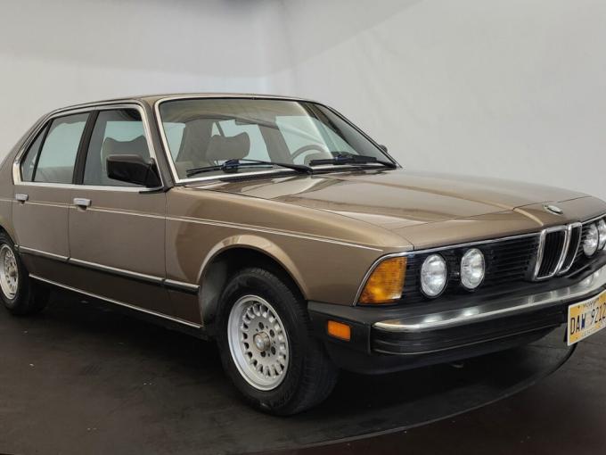 BMW Série 7 E23 733i de 1984